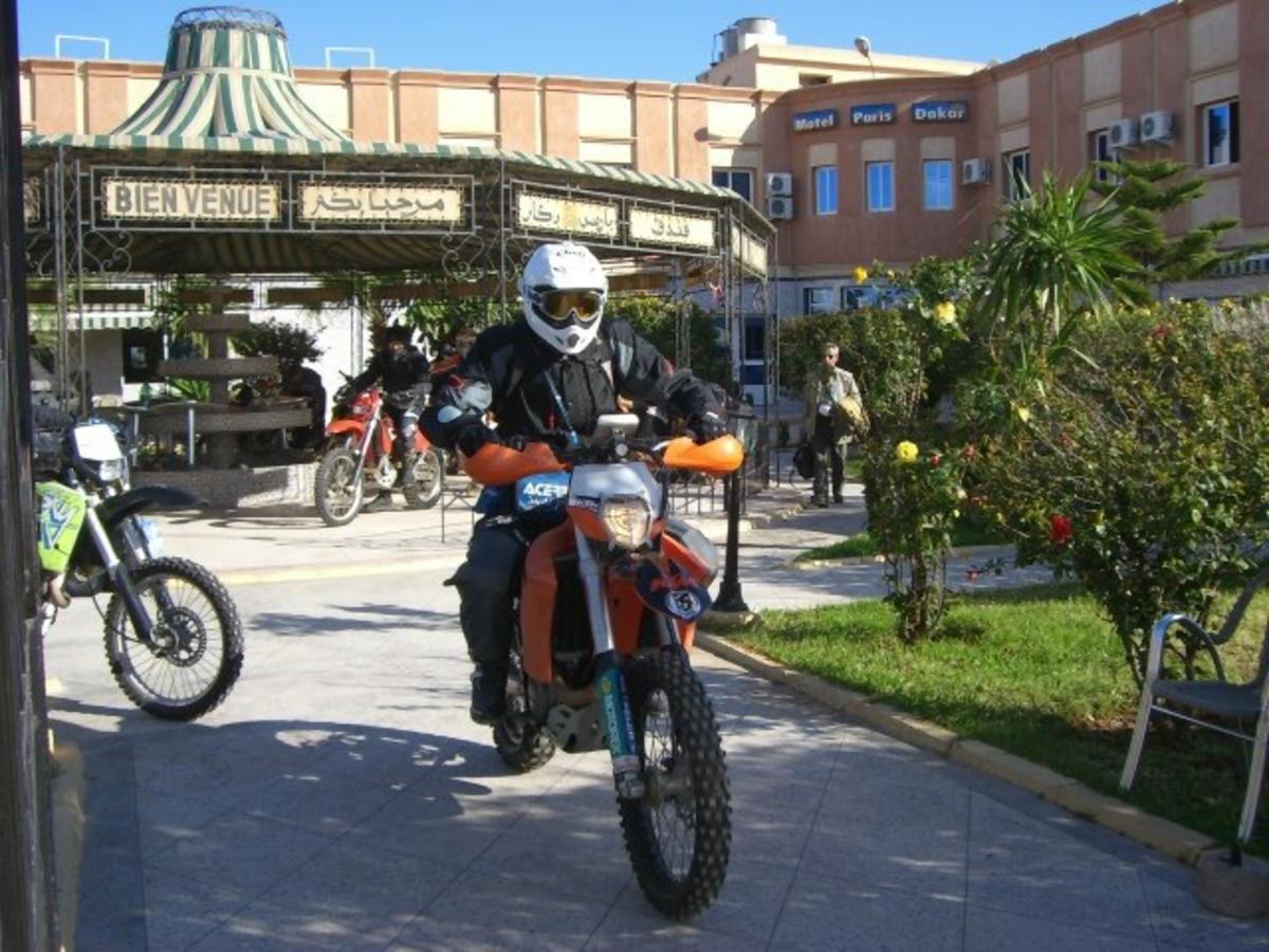Motel Paris Dakar Selouane Exteriör bild