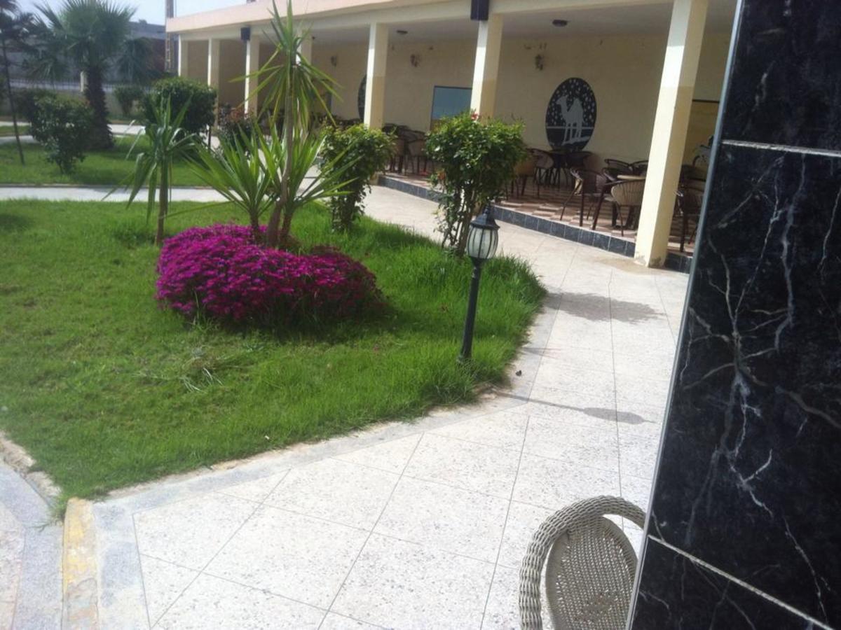 Motel Paris Dakar Selouane Exteriör bild