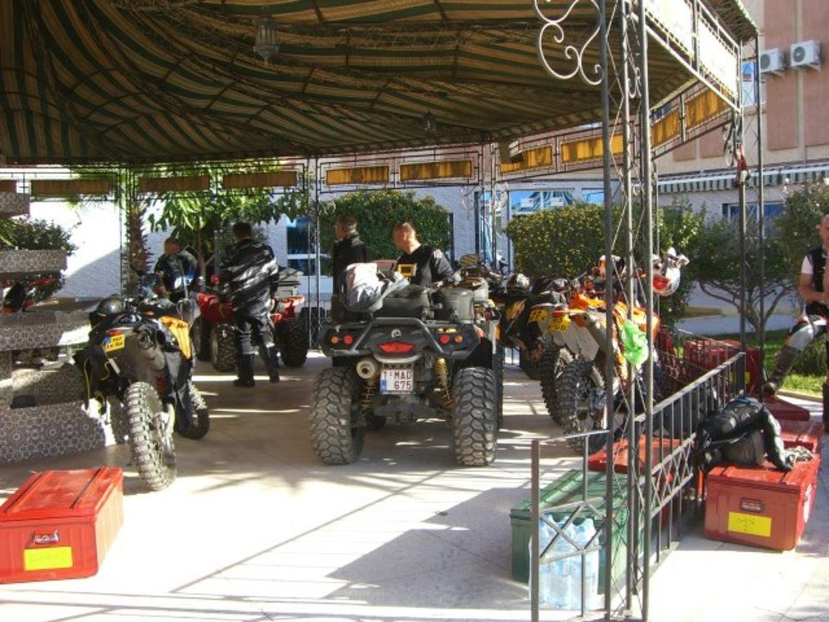 Motel Paris Dakar Selouane Exteriör bild