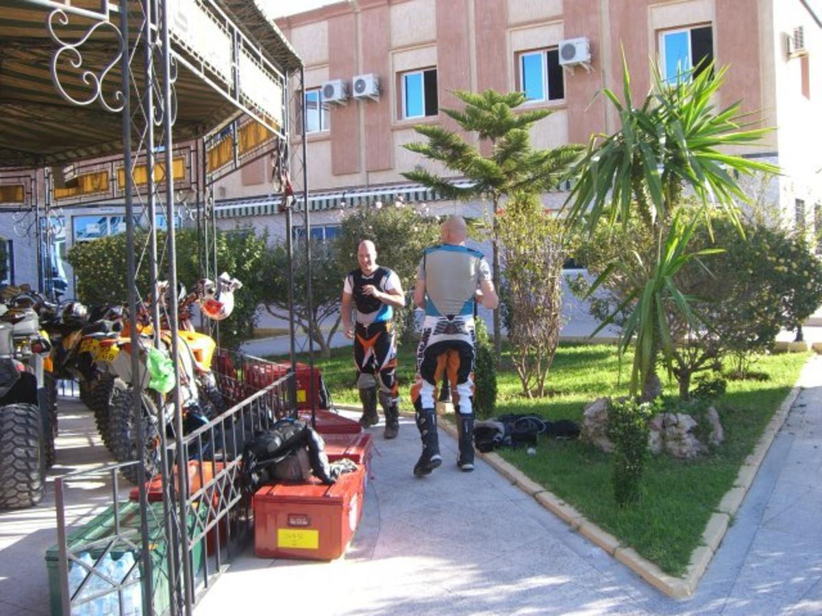Motel Paris Dakar Selouane Exteriör bild